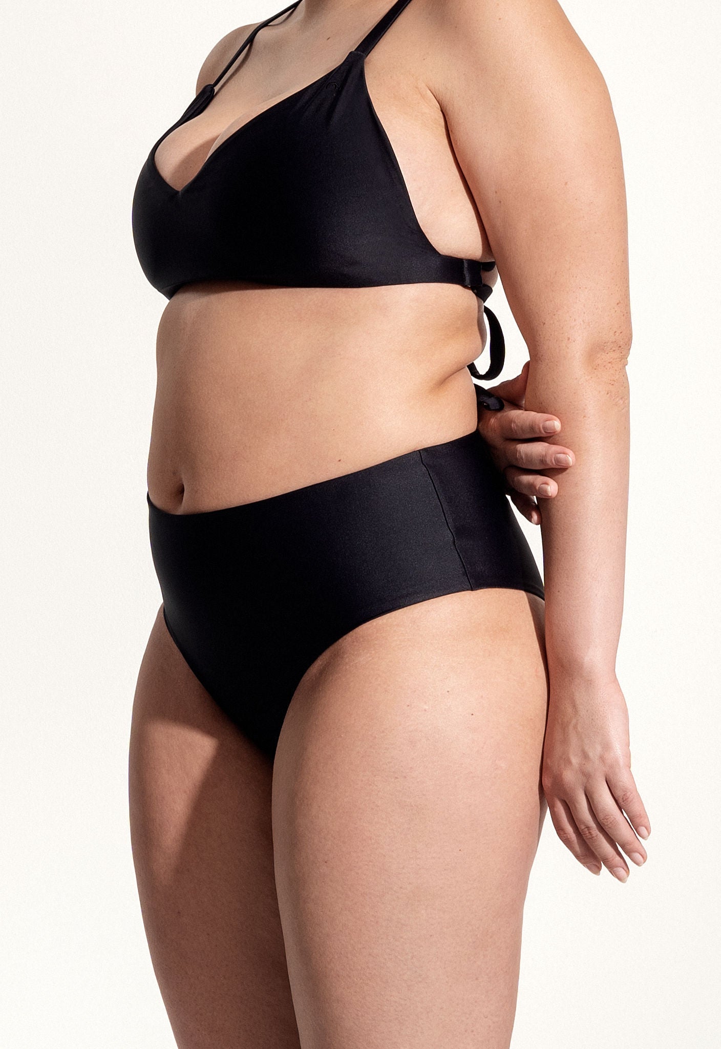 Freda Bikini Bottoms in Black
